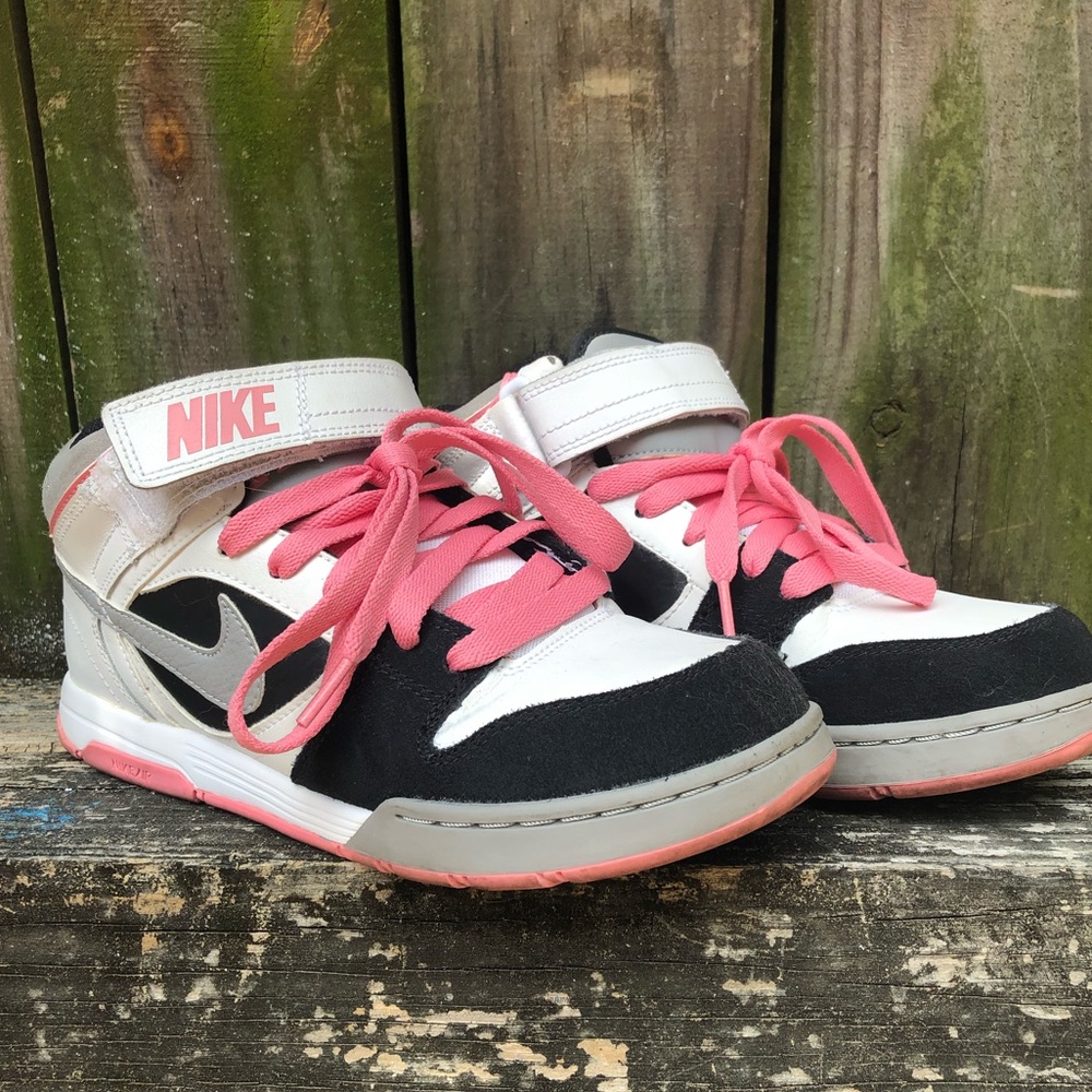 Nike SB Dunk Mid Skate Shoes